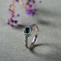 S925 Silver Vintage Ring Round Green Crystal Inlaid - Sterling Hearts